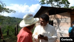 Monseñor Rolando Álvarez el 18 de abril de 2018 en una comunidad rural en Matagalpa. Foto: Cortesía Óscar Navarrete/La Prensa
