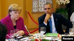 Presiden AS Barack Obama dan kanselir Jerman Angela Merkel dalam KTT G7 di Brussels (4/6). (Reuters/Kevin Lamarque)