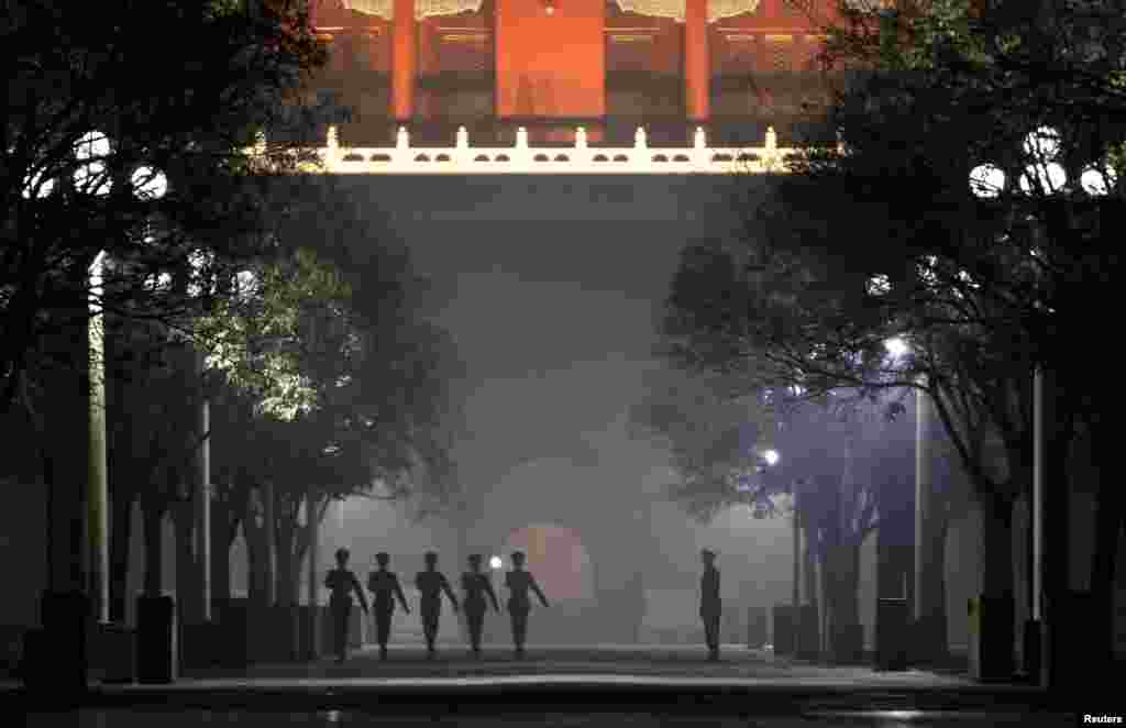 Paramilitary policemen practice drills inside the Forbidden City amid haze in central Beijing, December 4, 2011.
