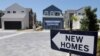 FILE - Rumah yang baru dibangun dipasarkan di Encinitas, California, AS, 31 Juli 2019. (REUTERS/Mike Blake)
