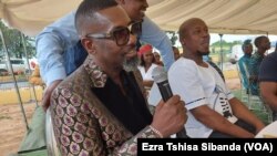 Usomabhizimusi odabuka eZimbabwe osebenzela ese South Africa uMnu. Lovemore "Lovers" Moyo elomngane wakhe uHamilton Dlamini ongumlimgisi odume kakhulu kwele South Africa emifanekisweni kamabonakude kuTV lamabhayisiko