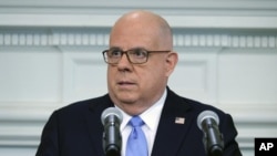 ARCHIVO - El gobernador de Maryland, Larry Hogan, habla en una conferencia de prensa el 8 de febrero de 2022 en Annapolis, Maryland.