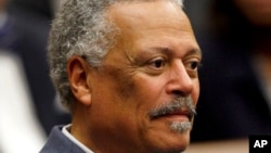 Hakim Distrik Emmet G. Sullivan tampak dalam upacara di gedung pengadilan federal di Washington, 1 Mei 2008. 