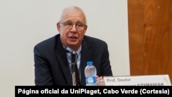 Wlodziemierz Szymaniak, docente universitário, Cabo Verde