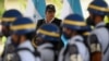 Esta captura de pantalla de un video, muestra al secretario de Seguridad Nacional de EEUU, Alejandro Mayorkas, en entrevista con la Voz de América durante la IX Cumbre de las Américas en Los Ángeles, EEUU, el 7 de junio de 2022.
