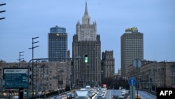 Вид на центральное здание МИДа РФ в Москве.