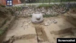 ལྷ་སའི་ཆུ་ཤུར་དུ་འུ་ཤང་རྡོ་རིང་གི་གནའ་ཤུལ་གསར་རྙེད། (CCTV screenshot )
