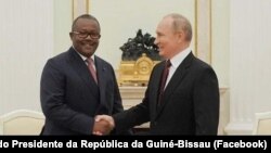 Umaro Sissoco Embaló, Presidente da Guiné-Bissau, e Vladimir Putin, Presidente da Rússia, em Moscovo, Rússia, 25 Outubro 2022