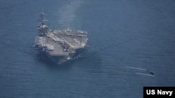 资料照片：美国海军尼米兹级核动力航空母舰“林肯”号行驶在日本海。