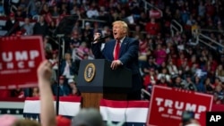 FILE - President Donald Trump Akizungumza wakati wa kampeni mjini Charlotte, Jimbo la North Carolina, Machi 2, 2020.