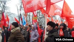 4月7日在莫斯科普西金广场的共产党反普京集会 (美国之音白桦)