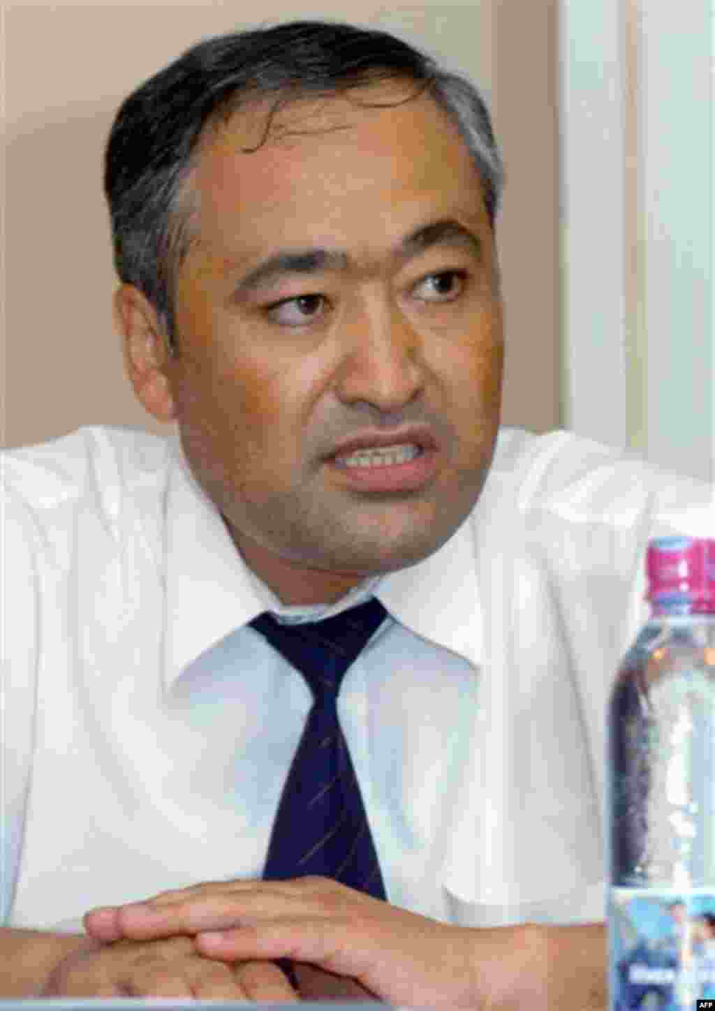 Bahodir Dehqonov, Andijon viloyati prokurori, chet el diplomatlariga nima bo'lganini tushuntirmoqda, 11-iyul, 2005