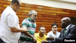 Kutoka kushoto: Baktash Akasha, Gulam Hussein, Ibrahim Akasha na Vijaygiri Goswami