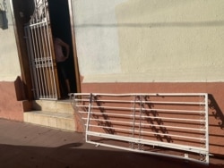 Estado en que quedó la vivienda del periodista Aníbal Toruño tras el allanamiento de la policía nicaragüense. Foto Cortesía.
