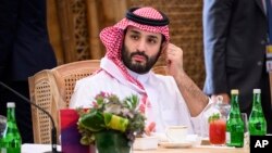 Во соопштението на Белата куќа се вели дека двајцата разговарале и за поддршката на Саудиска Арабија за американските граѓани кои се евакуираа од Судан по избувнувањето на борбите таму минатиот месец