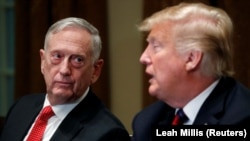 Sobiq mudofaa vaziri Jim Mattis va Prezident Tramp