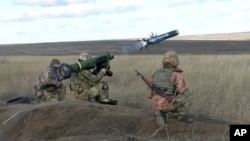 У новому пакеті допомоги від США - Javelin та інші протитанкові системи й ракети. Фото: пресслужба Міністерства оборони України через AP
