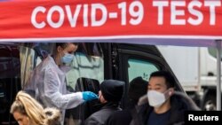 美国纽约一个移动新冠测试点。（路透社2021年12月8日）