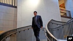 លោក Devin Nunes ជា​ប្រធាន​គណៈកម្មាធិការ​ស៊ើបអង្កេត​របស់​សភា អញ្ជើញ​ទៅ​ដល់​កិច្ចប្រជុំ​បិទ​ទ្វារ​មួយ​ នៅ​ក្នុង​វិមាន​សភា Capitol Hill កាលពី​ថ្ងៃទី៥ ខែកុម្ភៈ ឆ្នាំ២០១៨។