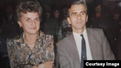 Fikret Džindo sa suprugom. (Foto: Porodična arhiva)