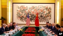  美中两国代表团在北京会谈