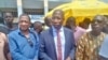 Domingos Simões Pereira (cen), com os advogados Carlos Pinto Pereira (esq) e Luís Manuel Cabral (esq), Bissau, Guiné-Bissau, 2 Setembro 2022