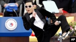  In this Feb. 25, 2013 photo, South Korean rapper PSY performs before President Park Geun-hye's presidential inauguration ceremony in Seoul, South Korea. 