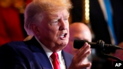 Mantan Presiden Donald Trump berbicara pada acara kampanye di South Carolina Statehouse, 28 Januari 2023, di Columbia. (Foto: AP)