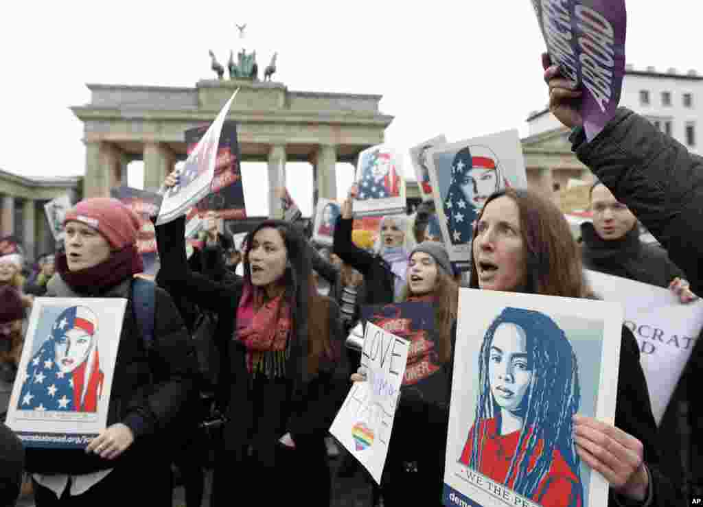 Protesters attend a 'Berlin Women's March on Washington' demonstration in front of the Brandenburg Gate in Berlin, Germany, Saturday, Jan. 21, 2017, the day after the inauguration of Donald Trump as new President of the United States. (AP Photo/Michael Sohn)