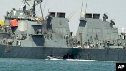 Serangan terhadap kapal AS "USS Cole" 20 tahun yang lalu di pelabuhan Aden, Yaman menewaskan 17 pelaut AS (foto: dok). 