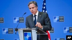 Пред денешната средба со министерот за надворешни работи на Украина, државниот секретар на САД зборуваше за „огромно чувство на солидарност во поддршката на Украина против суровата агресија на Русија“
