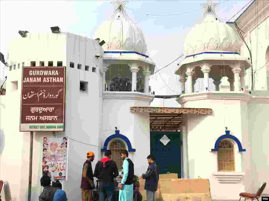 پاکستان اور بھارت کے درمیان کرتارپور راہداری کے افتتاح کے بعد سکھ یاتریوں کے لیے پاکستان آنا پہلے کی نسبت آسان ہو گیا ہے۔ دونوں ملکوں نے ہفتے کو کرتار پور راہداری کا افتتاح کیا تھا۔