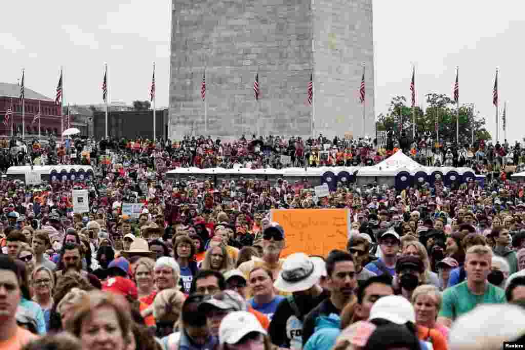 Maelfu ya watu wahudhuria mkutano wa kup[inga bunduki 'March for Our Lives' mjini Washington, DC