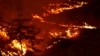 Kebakaran hutan "Caldor Fire" yang melanda kawasan hutan nasional "Eldorado" dekat kota Kyburz, California (21/8). 