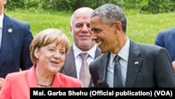 Kanselir Jerman Angela Markel dan Presiden AS Barack Obama dalam pertemuan pemimpin G7 di Munich Juni tahun lalu (foto: dok). Kanselir Merkel akan menjadi tuan rumah pertemuan Obama dengan 4 pemimpin Eropa hari Senin (25/4).