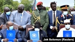 Pemerintah Sudan saat penandatanganan perjanjain perdamaian dengan kelompok bersenjata di Juba, Sudan Selatan bulan lalu (foto: dok). 
