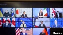 Украинский президент Владимир Зеленский участвует в видеоконференции G7
