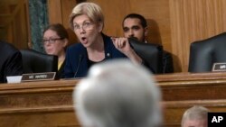La senadora demócrata Elizabeth Warren es una de las firmantes. Según la ley, Yahoo debería haber notificado a Verizon en menos de cuatro días si tenía constancia de un ataque de piratas informáticos, ya que aún se encuentra en proceso de adquisición.