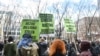Trabajadores aprueban en Nueva York el primer sindicato de Amazon en EE. UU.