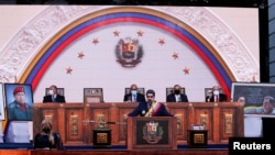El presidente de Venezuela, Nicolás Maduro, pronuncia su discurso anual sobre el Estado de la Nación durante una sesión especial de la Asamblea Nacional, en Caracas, el 15 de enero de 2022.