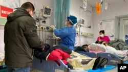 Hali ya maambukizi mapya yaripotiwa nchini China, huku hospitali zikiwa hazina vitanda vya kutosha.