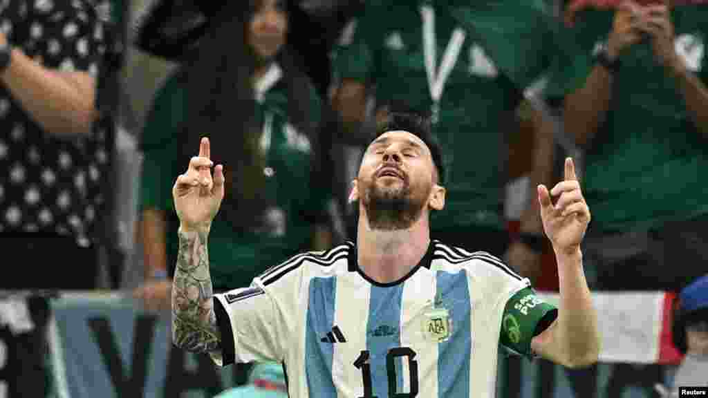 Lionel Messi selebre premye gol seleksyon nasyonal Ajantin nan match Gwoup C yo kont Meksik, nan Mondyal Foutbol Qatar la, 26 Nov. 2022.