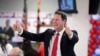 Anggota parlemen AS dari negara bagian Maryland, Dan Cox meluapkan kegembiraannya dengan mengacungkan jempol setelah memenangkan pemilihan pendahuluan Partai Republik untuk jabatan gubernur Maryland, 19 Juli 2022, di Emmitsburg, Md. (Ric Dugan/The Frederick News-Post via AP)