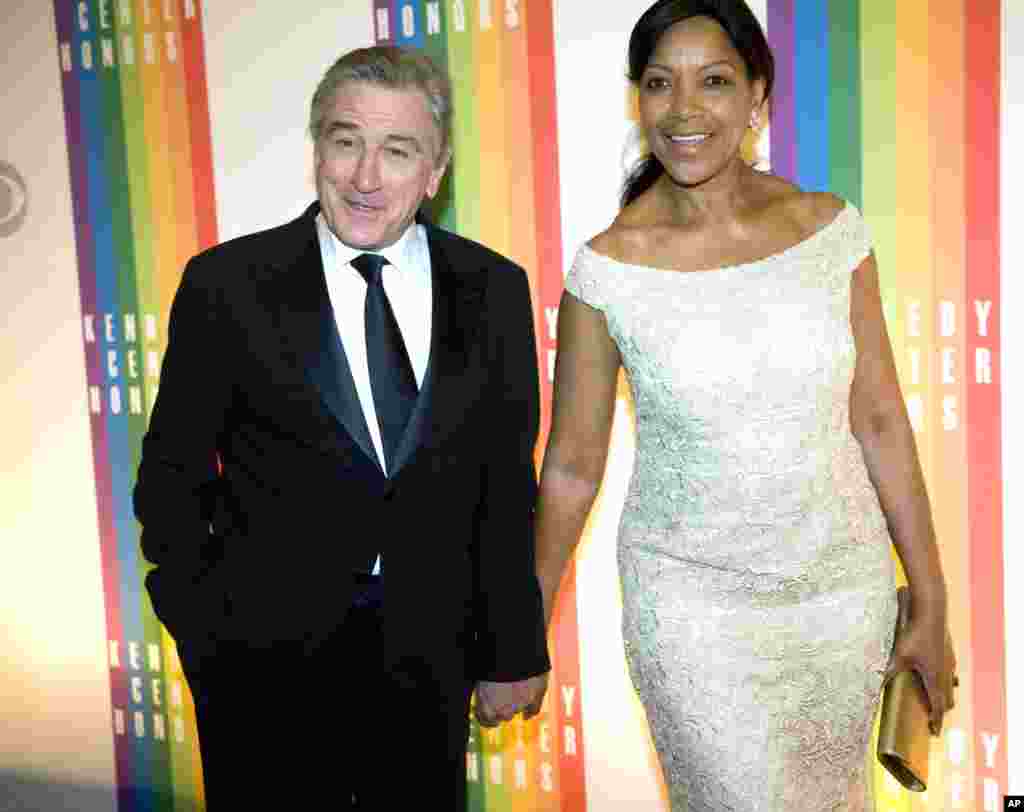 El actor Robert DeNiro llegó a la premiación acompañado de su esposa, Grace Hightower.