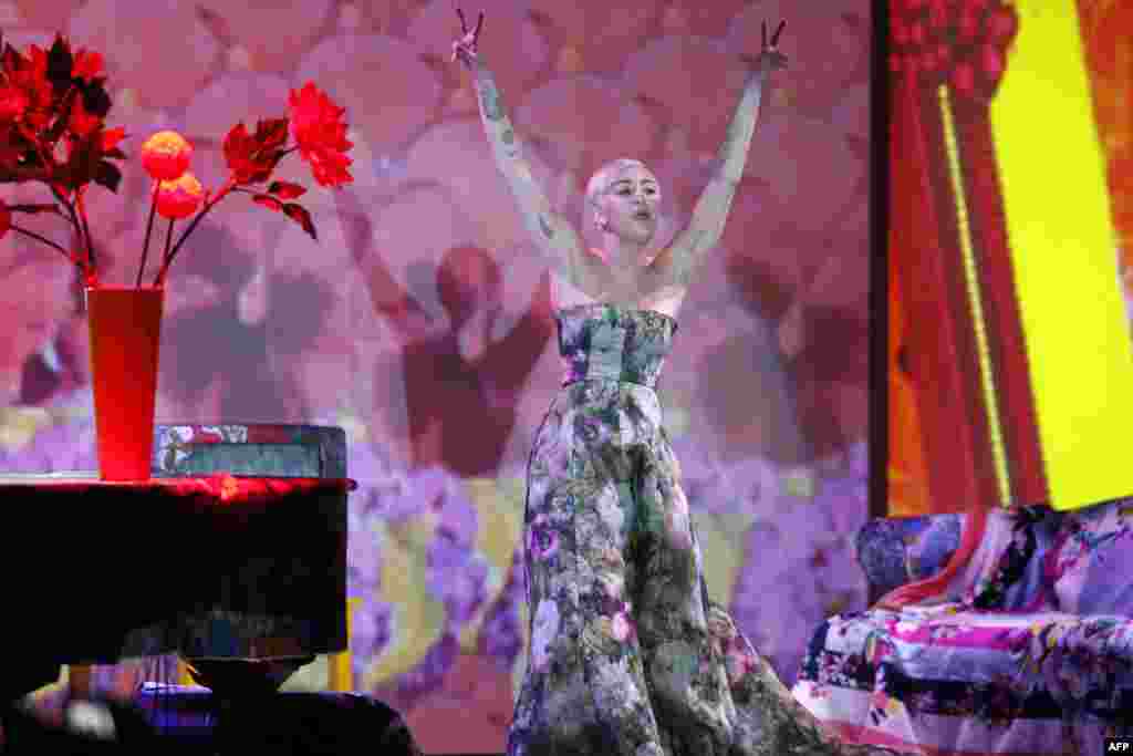 Penyanyi AS, Miley Cyrus tampil dalam acara &#39;World Music Awards&#39; di Monte Carlo, Monaco.