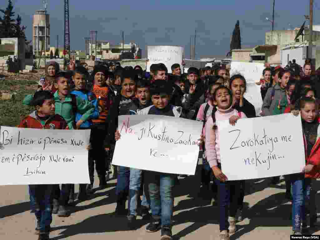 Xwepêşandan Zarokên Efrînê li Hember Navenda Rûsî