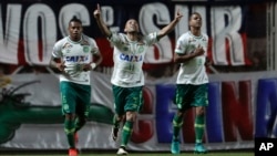 Ananias, del Chapecoense, celebra un gol durante el partido contra San Lorenzo en la Copa Sudamericana en Buenos Aires.