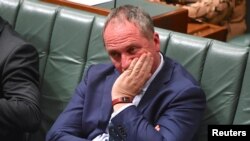 Deputi Perdana Menteri Australia Barnaby Joyce duduk di Gedung Parlemen Australia di Canberra, 25 Oktober 2017.
