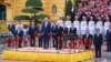 Rais Joe Biden wa Marekani akaribishwa na Waziri Mkuu wa Vitenam Nguyen Phu Trong, mjini Hanoi kwa kukagua Gwaride la Heshima.