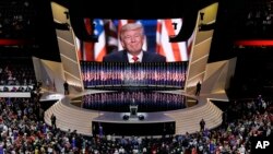 El candidato republicano oficializó así la propuesta de levantar un muro entre México y Estados Unidos.